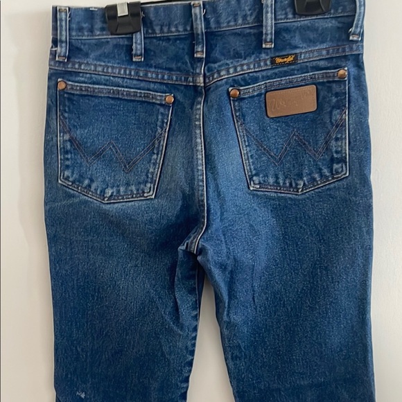 Wrangler Blue Relaxed Fit Jeans with Gold Stitching - Picture 1 of 9